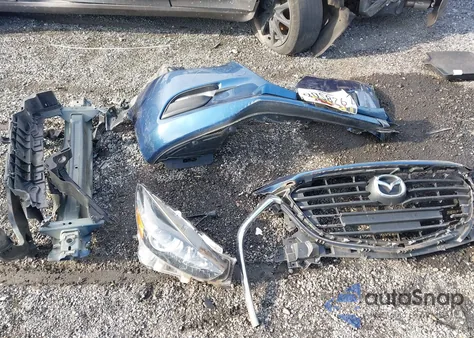 2018 Mazda Mazda3 Touring z USA, uszkodzony, nr VIN 3MZBN1L37JM275401